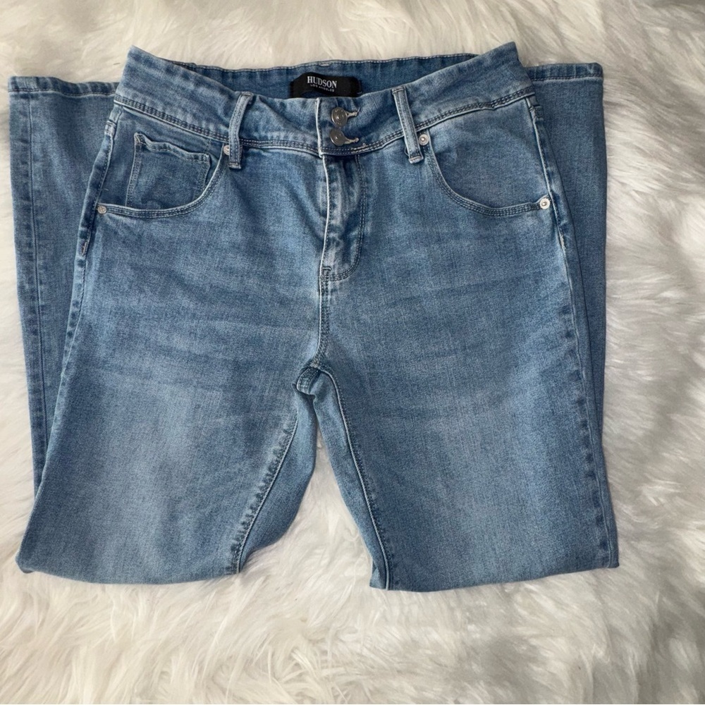 Hudson Women's Straight‎ Leg Jeans Size 6 Medium Wash Blue Denim Mid-Rise Staple